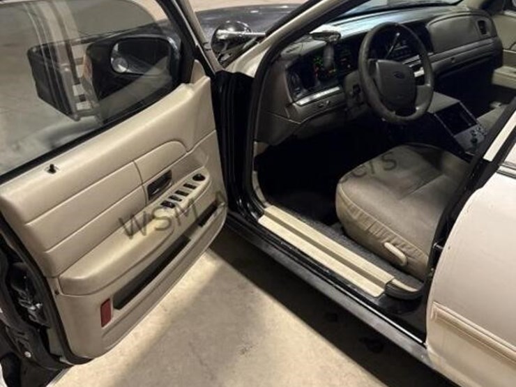 2009-ford-crown-victoria-sdn-image-25