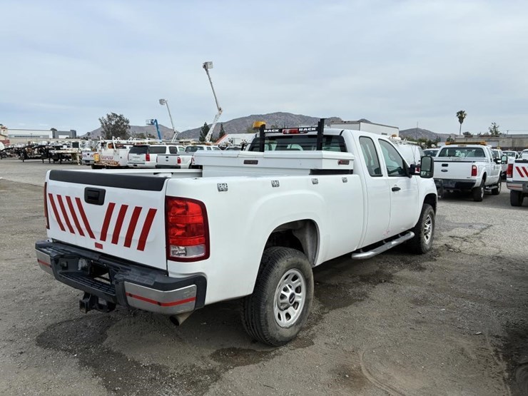 2012-gmc-sierra-3500-image-3