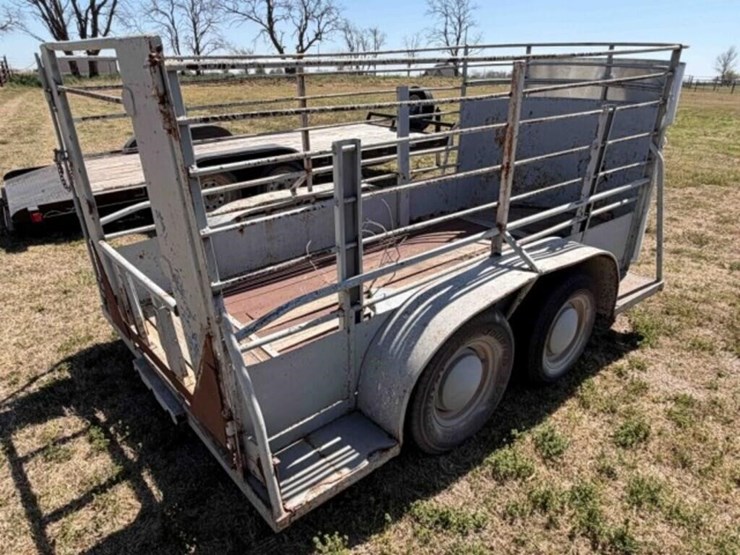 bumper-pull-livestock-trailer-image-3