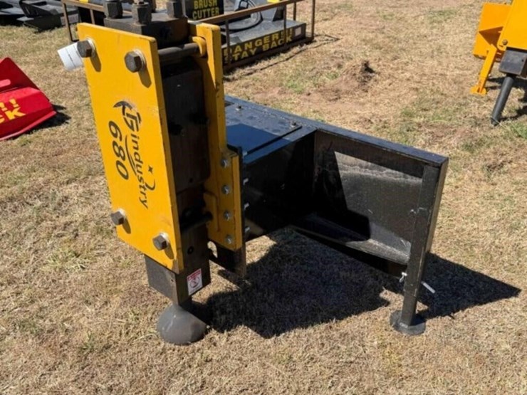 skid-steer-post-driver-image-1
