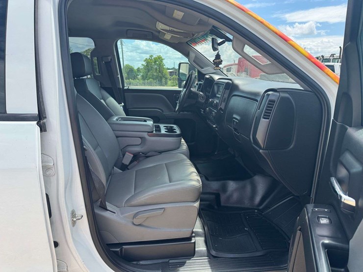 2017-chevrolet-silverado-2500-image-14