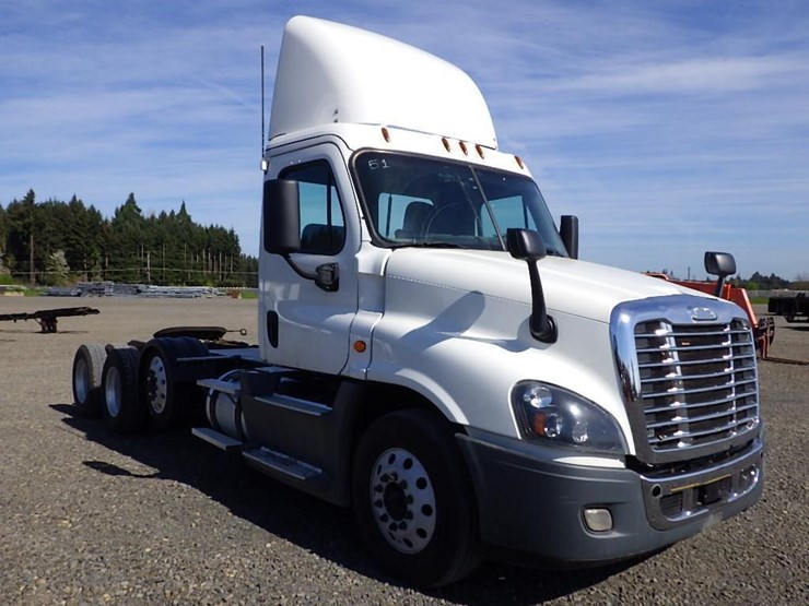 2018-freightliner-cascadia-125-image-3
