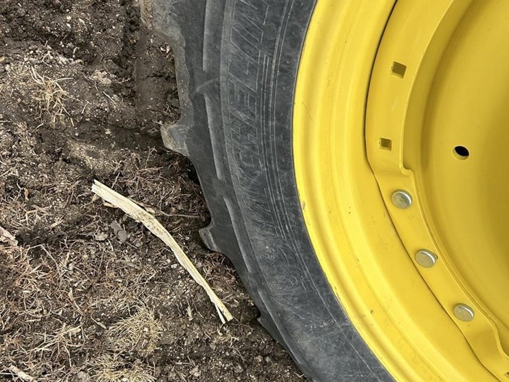 2014-john-deere-8320r-image-74