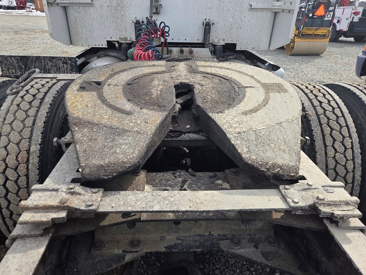 2007-peterbilt-579-image-30