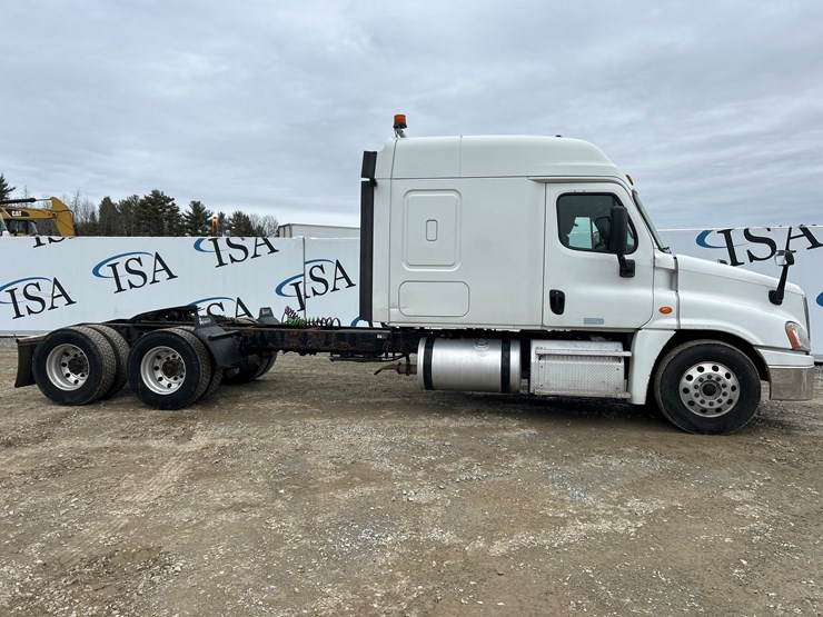 2017-massey-ferguson-8-image-6