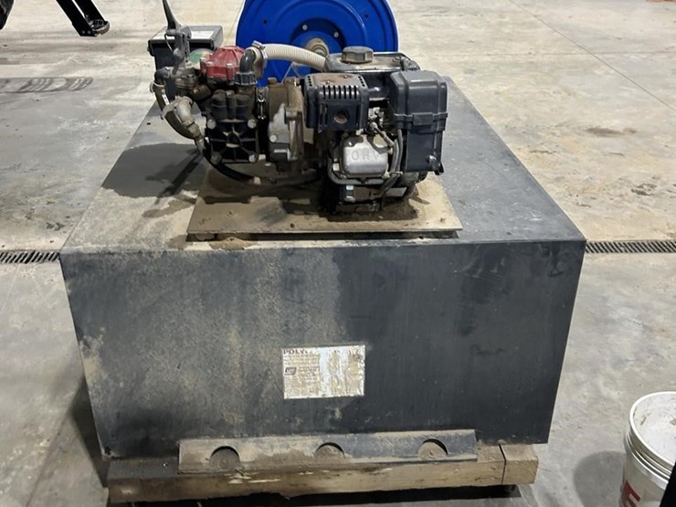 portable-water-tank-w/pump-image-8