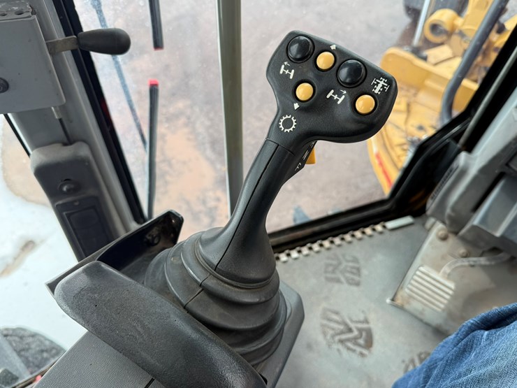 caterpillar-160m-image-95