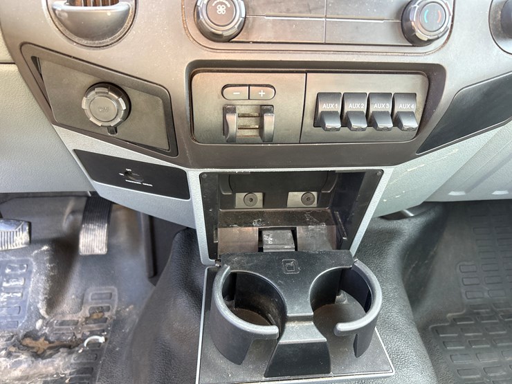 2011-ford-f550-image-63