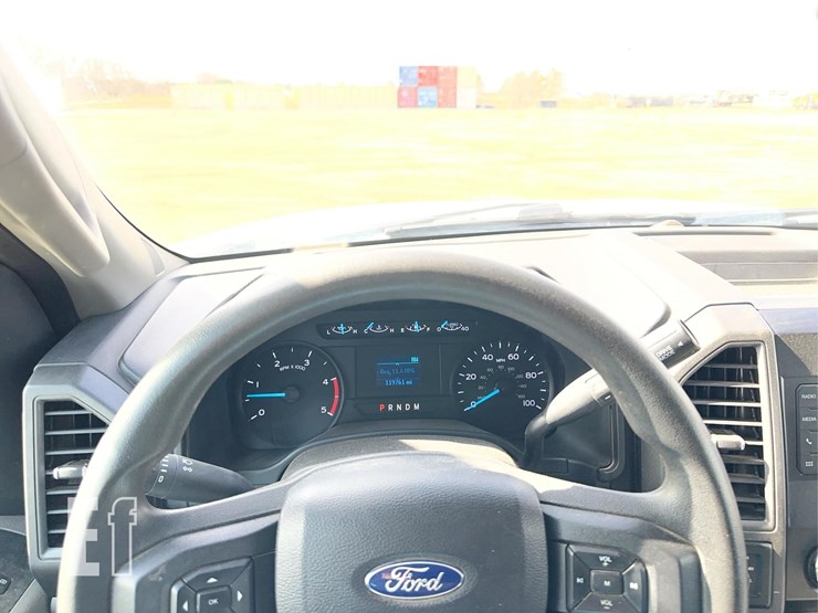 2020-ford-f350-xl-image-10