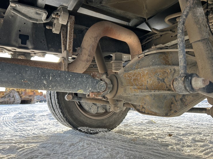 2021-ford-f550-image-40