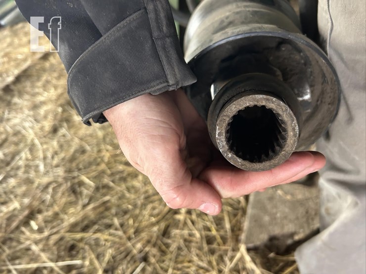 2011-john-deere-568-image-37