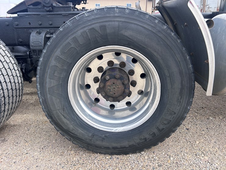 1999-peterbilt-379-image-87