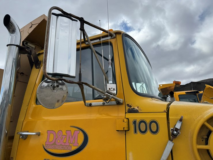 1977-ford-8000-image-15