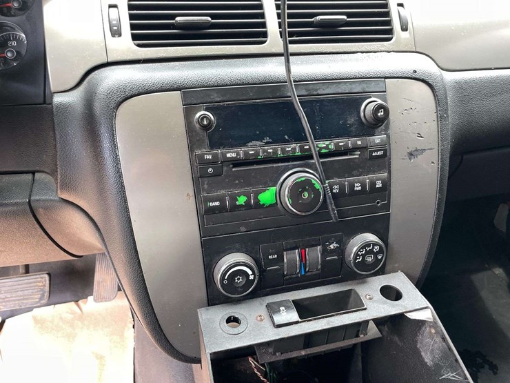 2012-chevrolet-tahoe-image-13