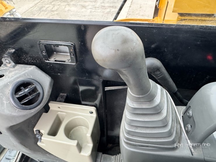 2014-caterpillar-305.5e-image-12