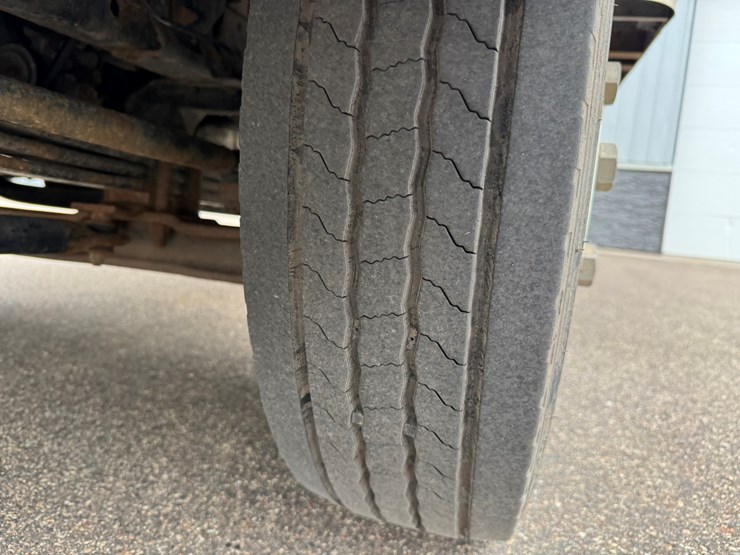 2019-isuzu-nrr-image-50