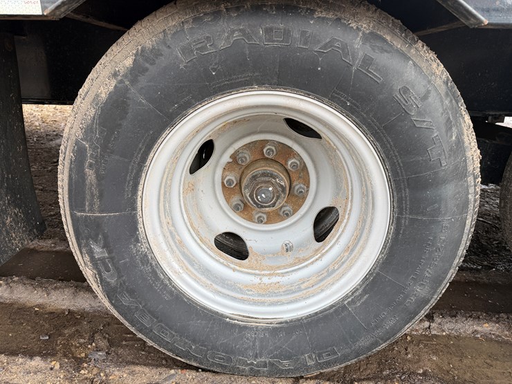 2024-massey-ferguson-8-image-12