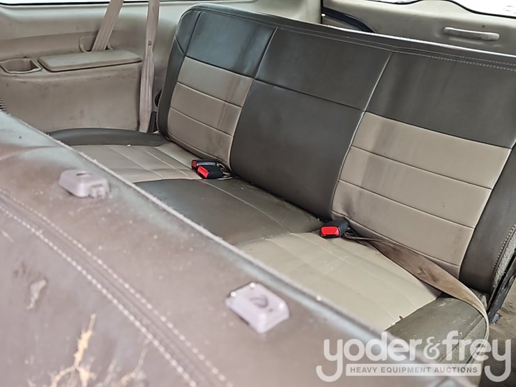 2004-ford-excursion-image-21