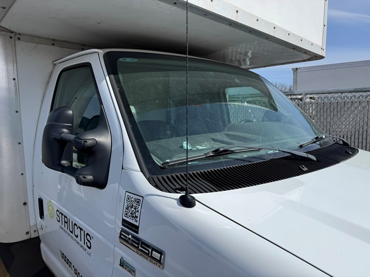 2010-ford-e350-image-11