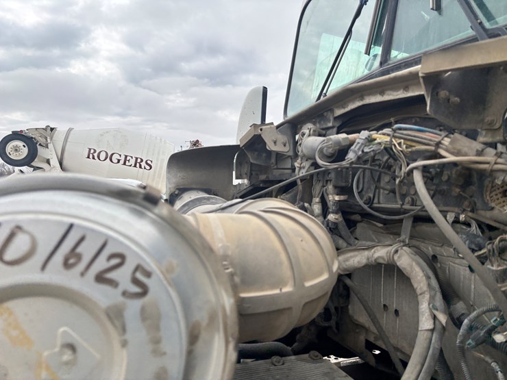 2004-kenworth-w900-image-27