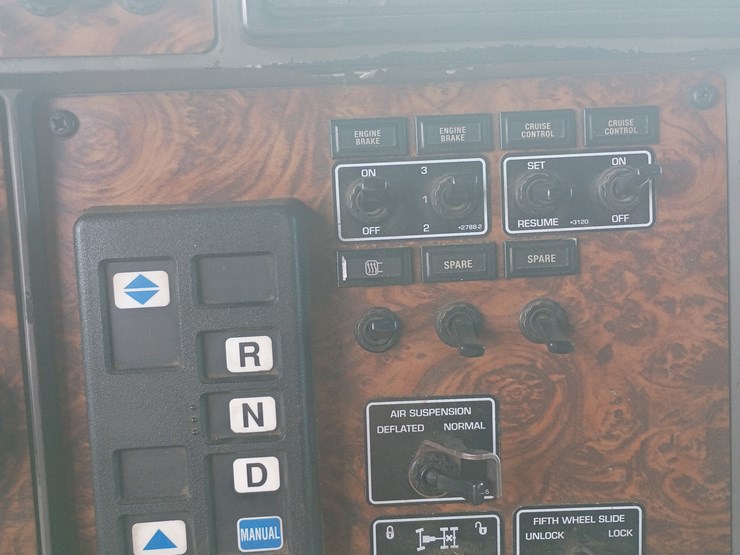 2002-kenworth-t600-image-61