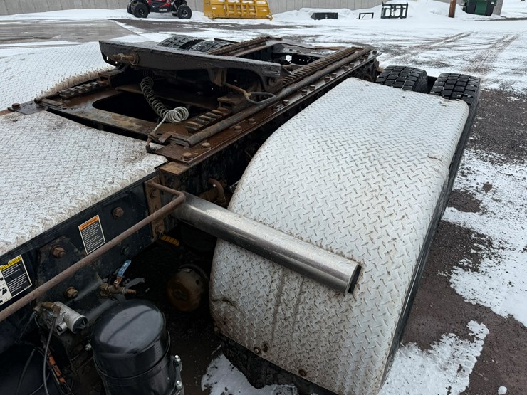 2011-kenworth-t800-image-19