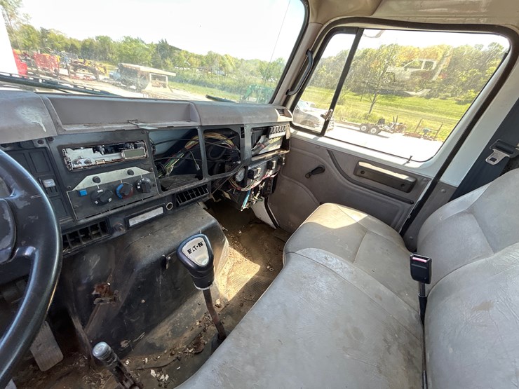 1998-international-4700-image-12