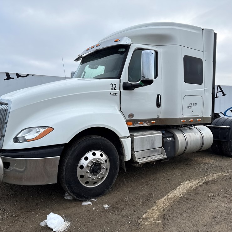 2017 INTERNATIONAL LT