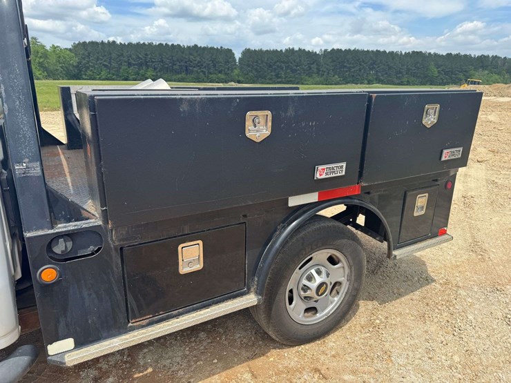 2017-chevrolet-silverado-2500-image-18