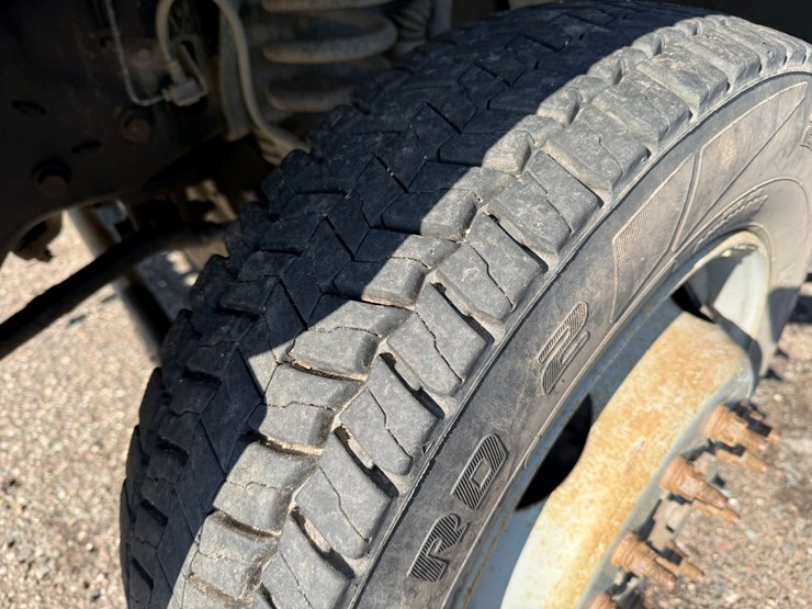 2012-ford-f550-xl-image-48