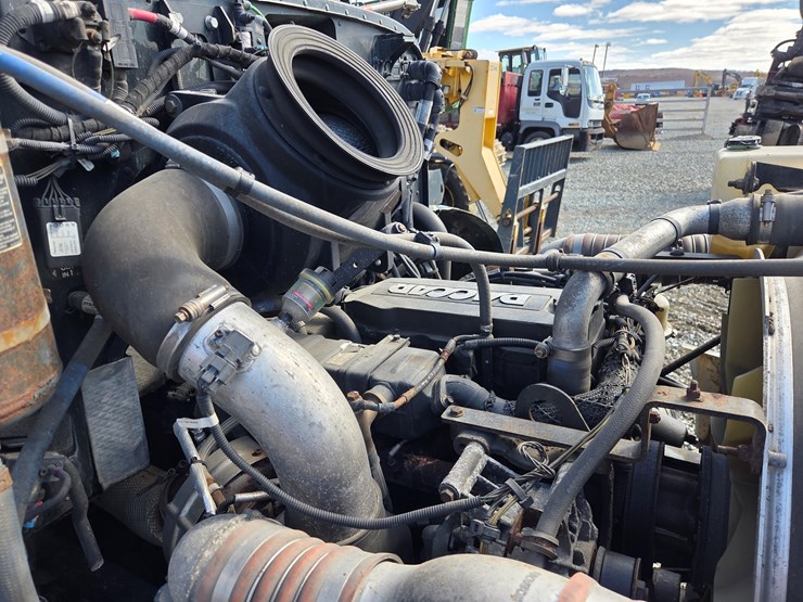 2013-peterbilt-337-image-44