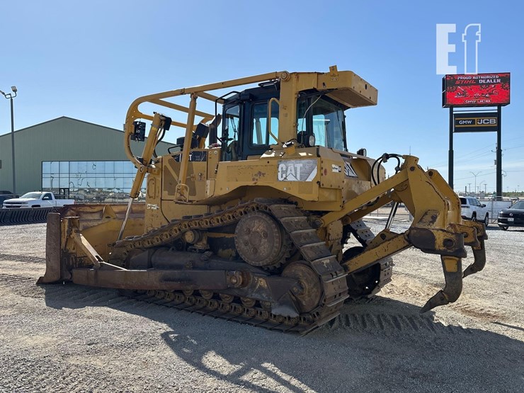 2011-caterpillar-d6t-image-4