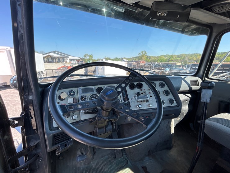 1992-ford-ls9000-image-11