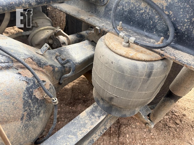 2005-kenworth-w900-image-22