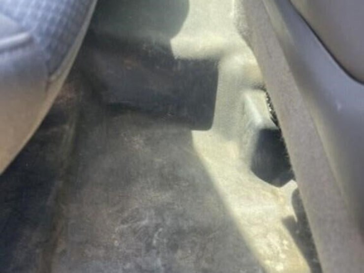 2015-chevrolet-silverado-2500hd-image-25