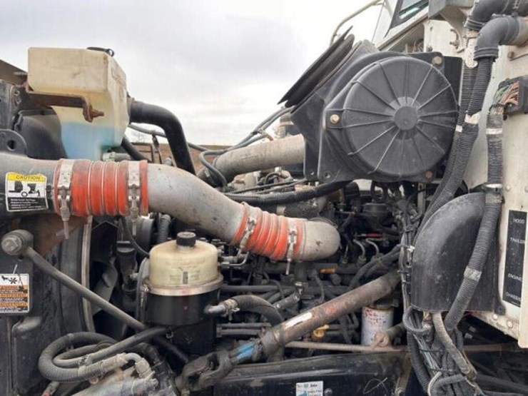 2008-peterbilt-335-image-31