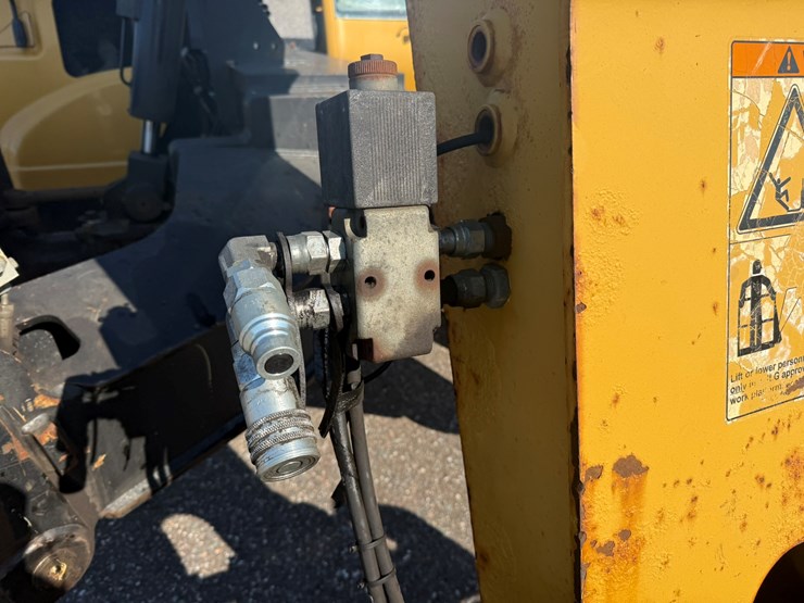 2007-caterpillar-tl1055-image-12