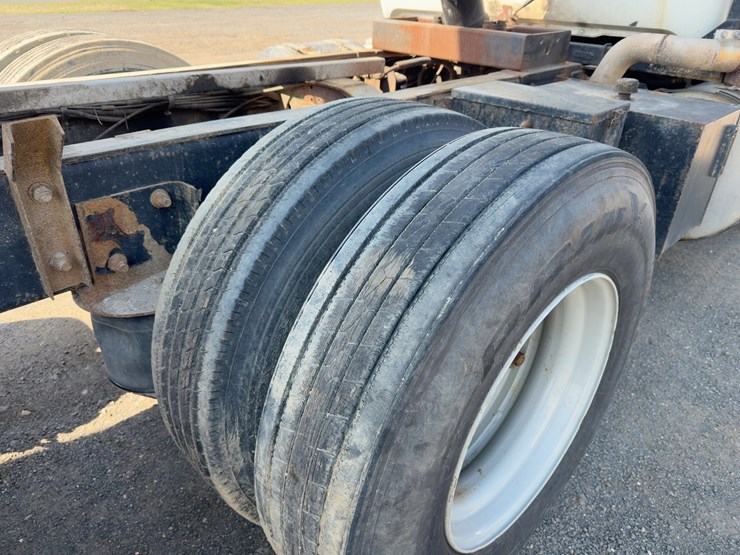 2001-mack-rd688s-image-21