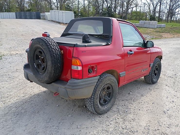 2000-chevrolet-tracker-image-9