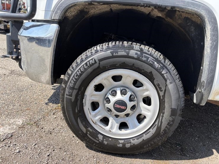 2017-gmc-sierra-3500-image-6