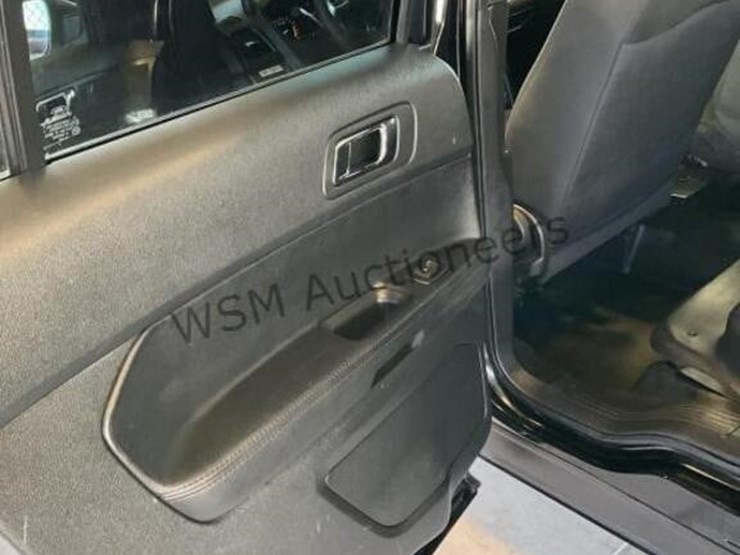 2017-ford-explorer-suv-image-25