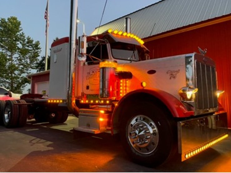1974-peterbilt-359-image-2