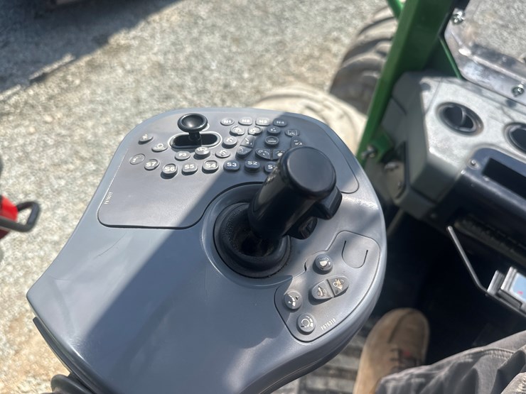 2011-deere-1270e-image-73