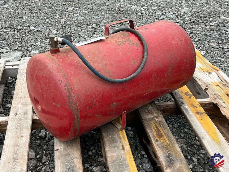 midwest-air-works-12-gal.-portable-air-tank-image-3