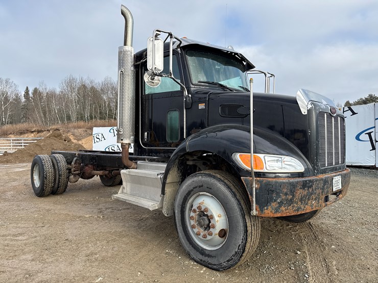 2015-peterbilt-337-image-7