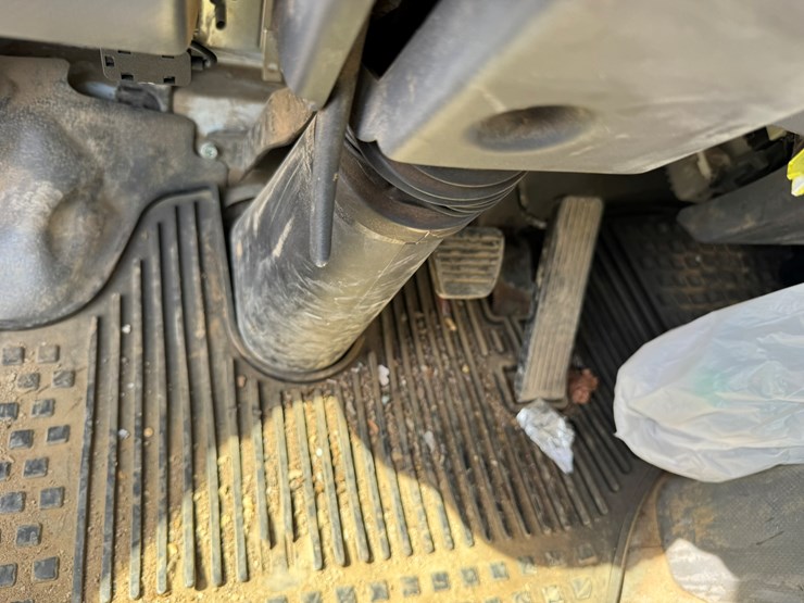 2019-isuzu-nrr-image-41