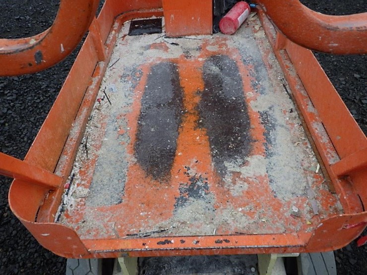 2014-jlg-1230es-image-10