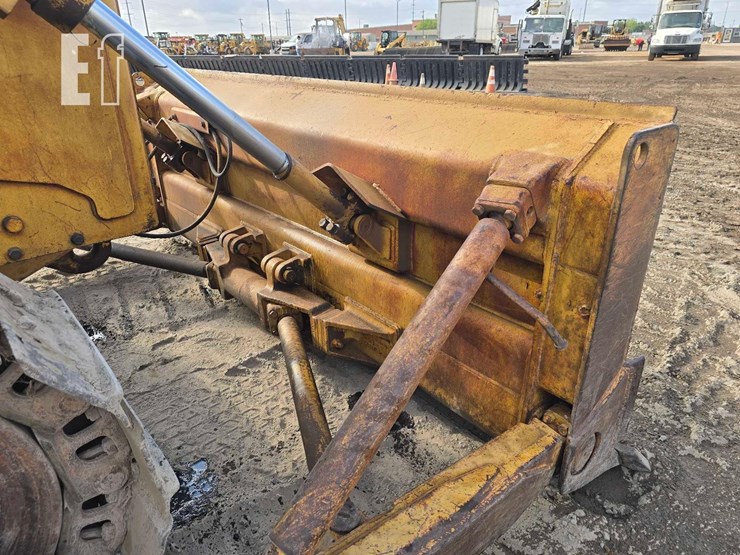 1982-caterpillar-d6d-image-11