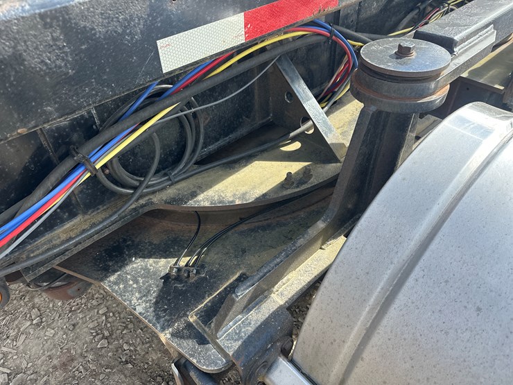 2010-massey-ferguson-8-image-58