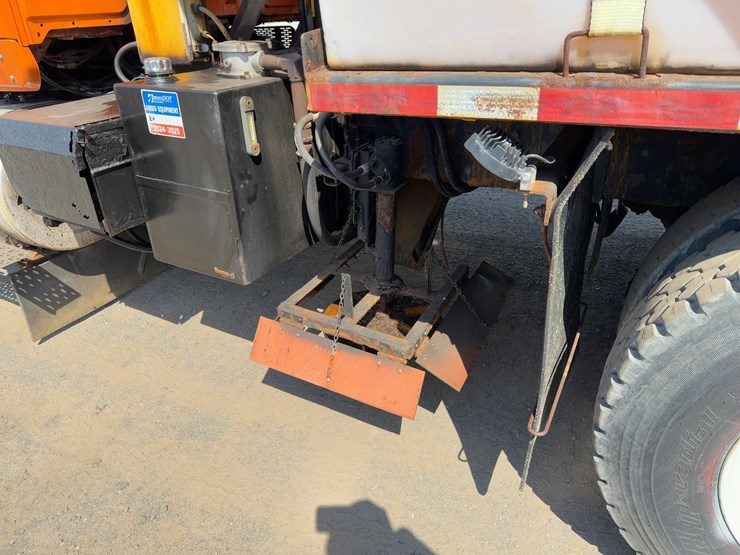 2012-international-7600-image-14